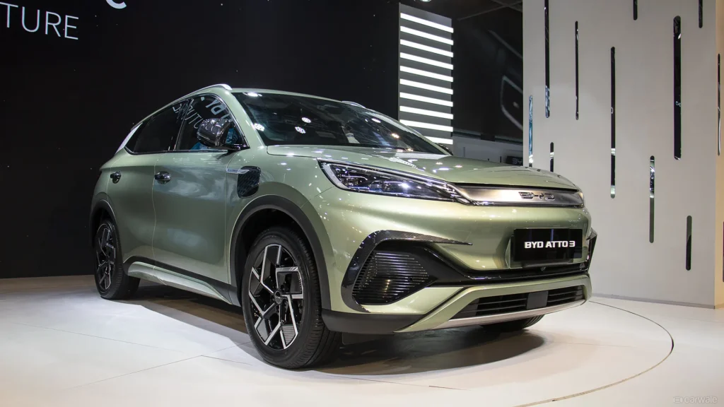 byd atto 3 exterior design being showed in a show.
