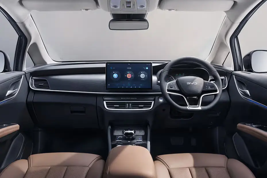 BYD M6 interior
