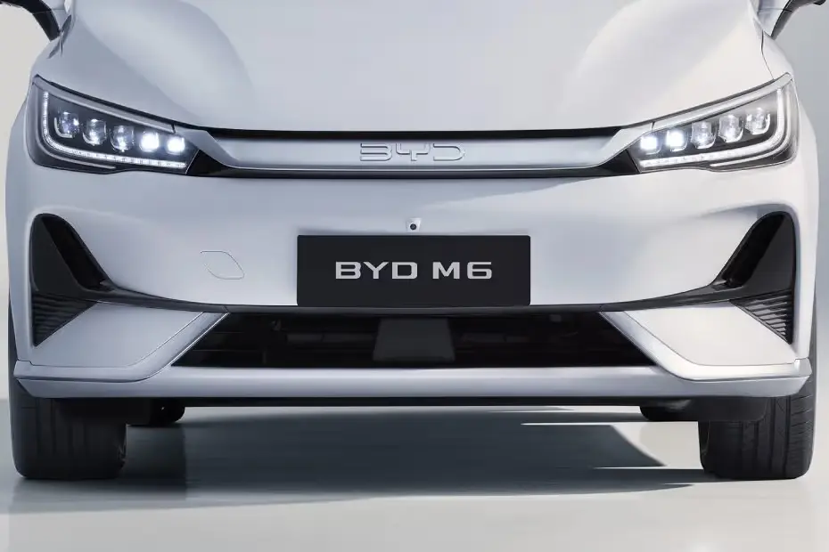 BYD M6 taillight and grillie